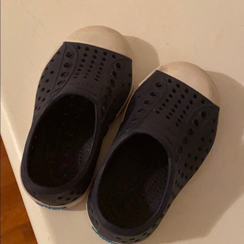 EUC Native navy blue slip ons size 5